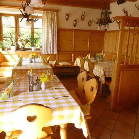 Landgasthof Berg Bed & Breakfast 2*